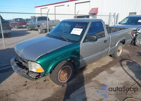2001 Chevrolet S-10 z USA, uszkodzony, nr VIN 1GCCS145318246269